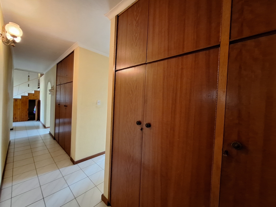 5 Bedroom Property for Sale in Goodwood Park Western Cape